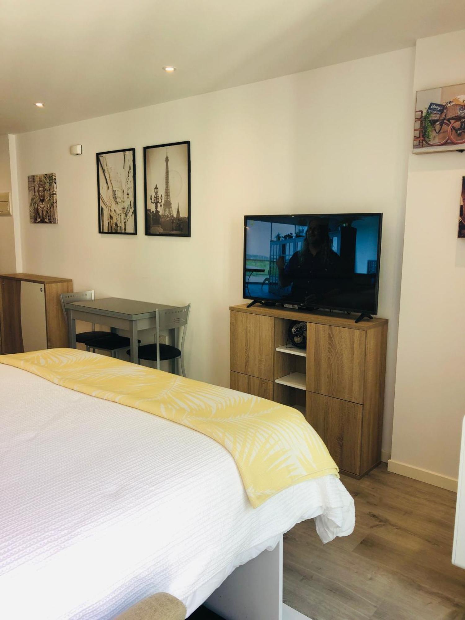 Cp High Floor Luxury Studio Sleeps 3 غيبرالتار المظهر الخارجي الصورة