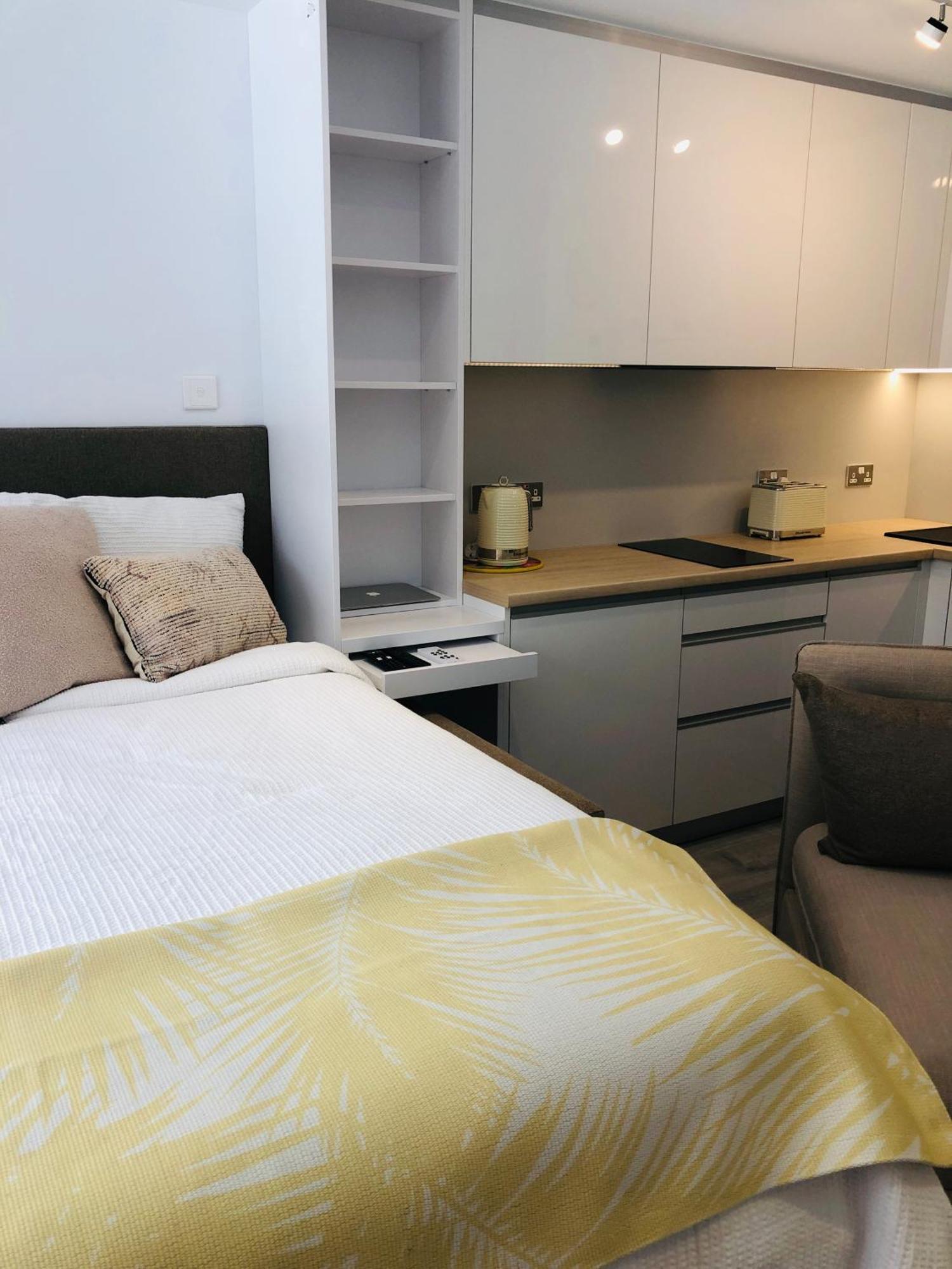Cp High Floor Luxury Studio Sleeps 3 غيبرالتار المظهر الخارجي الصورة
