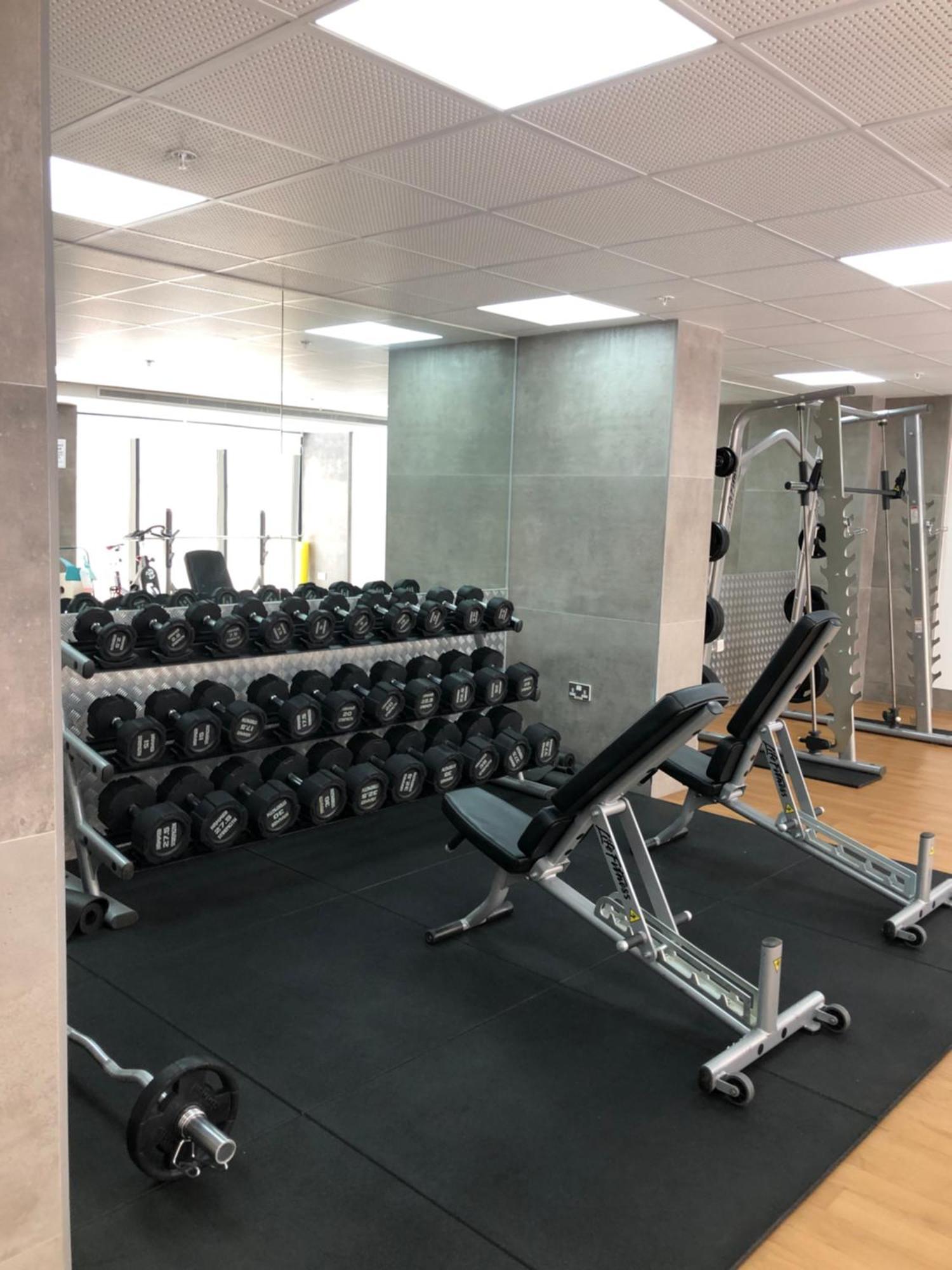 Cp High Floor Luxury Studio Sleeps 3 غيبرالتار المظهر الخارجي الصورة