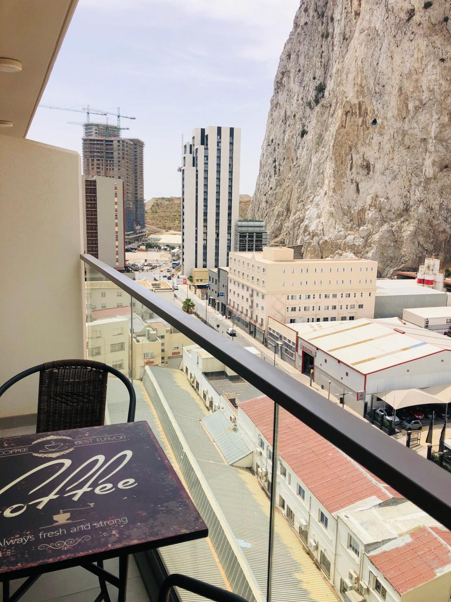 Cp High Floor Luxury Studio Sleeps 3 غيبرالتار المظهر الخارجي الصورة